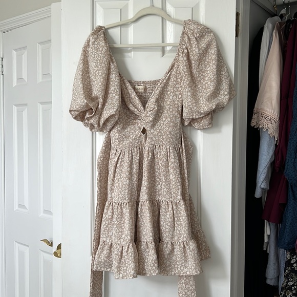 NEW WITH TAGS ALTARD STATE NEUTRAL FLORAL DRESS - Picture 3 of 4